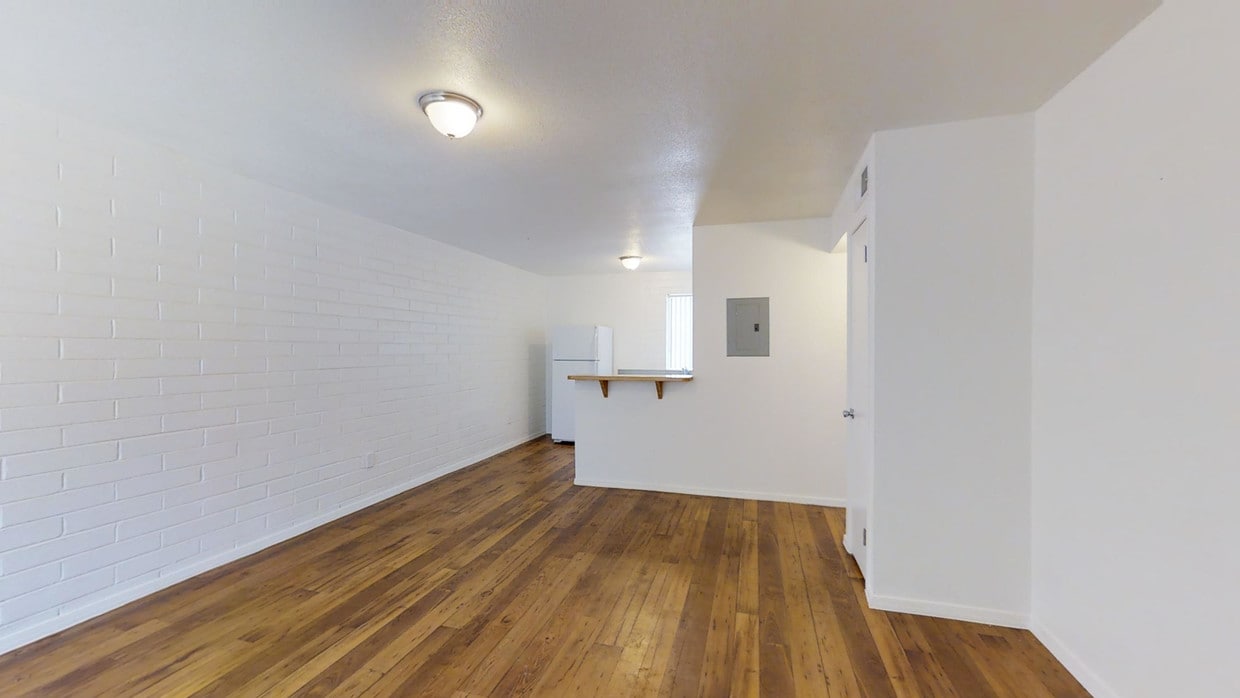 Photo - Montclair Apartments