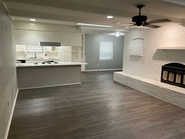 Foto del edificio - 6172 Whitman Ave