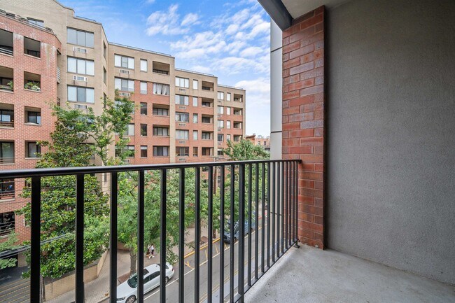 Foto del edificio - 84 Willow Ave