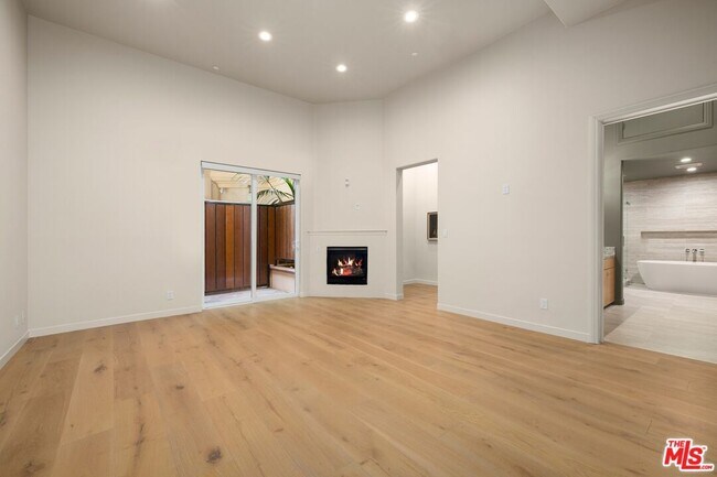 Foto del edificio - 16123 Sunset Blvd
