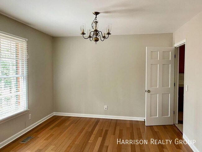 Building Photo - Rare 4br/2.5ba Ranch Find in Cary