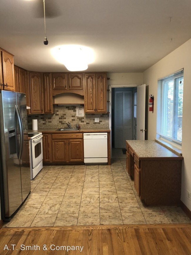 Building Photo - 3 br, 1 bath House - 1620 Lewis Street
