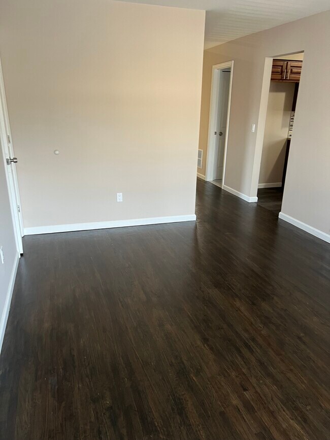 Leaving=Room - 95 Thorpe Ave
