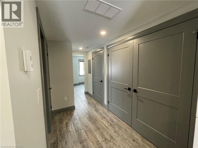 Photo du bâtiment - 600 Norfolk St N