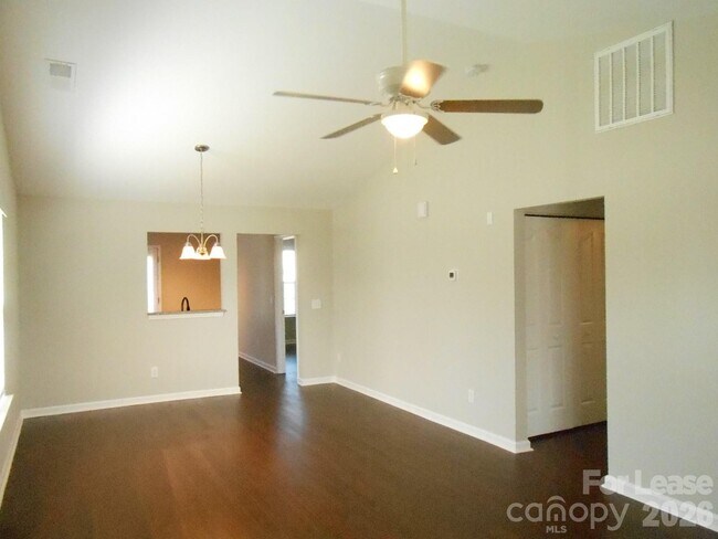 Foto del edificio - 5325 Harris Cove Dr