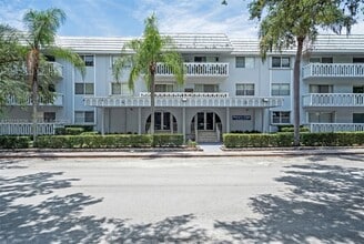 Building Photo - 100 Edgewater Dr