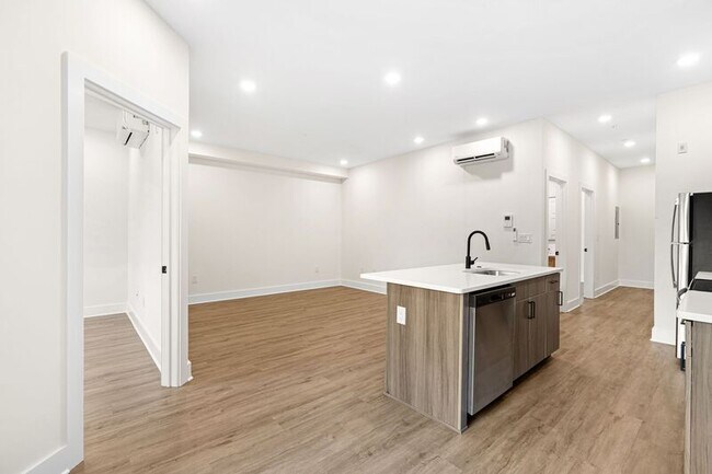 Building Photo - 6155 Ridge Ave