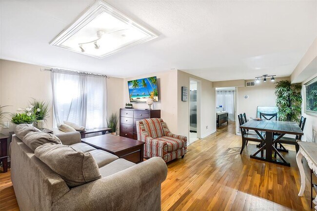 Foto del edificio - 4808 Woodhead St