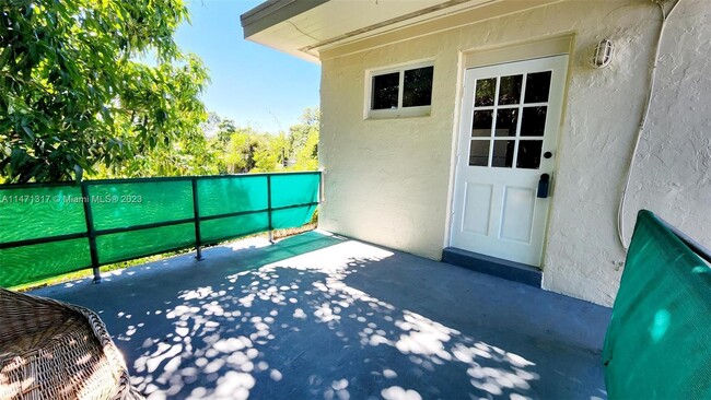 Building Photo - 524 Hampton Rd