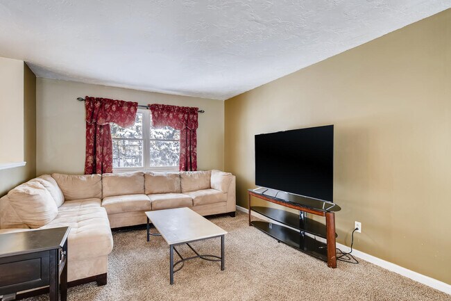 Building Photo - 1011 De La Vista Ln