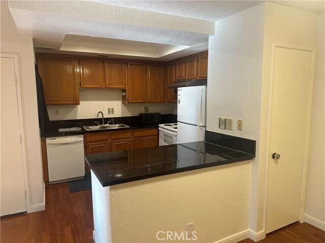 Foto del edificio - 22790 Lakeway Dr