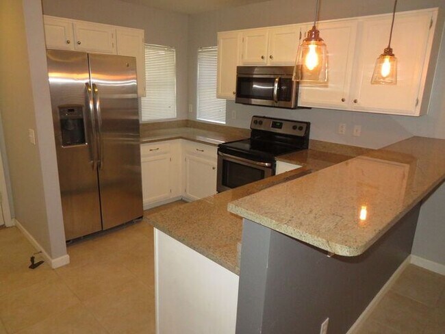 Building Photo - 1120 N Val Vista Dr