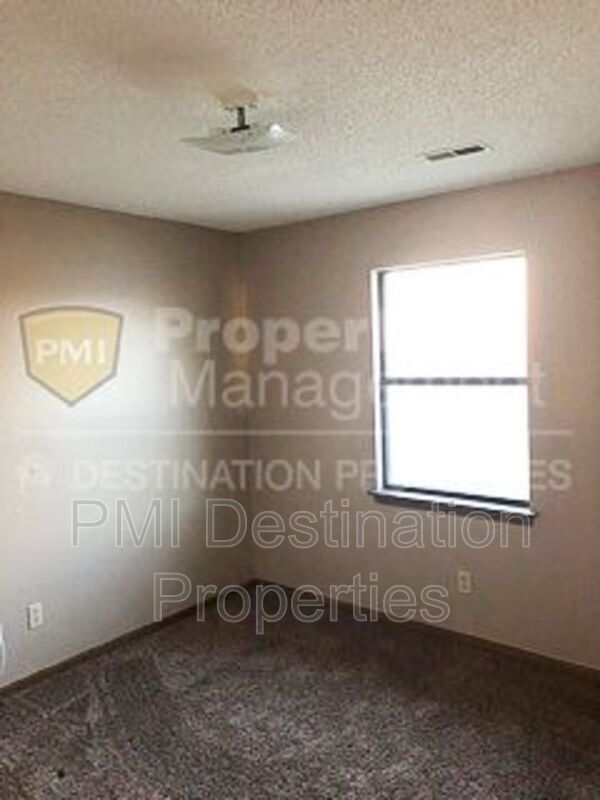 Building Photo - 8700-8720 Kill Creek Rd