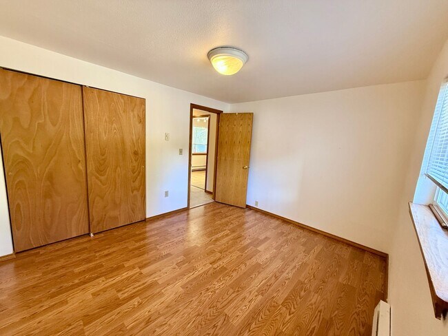 Building Photo - 16807 11th Ave NE