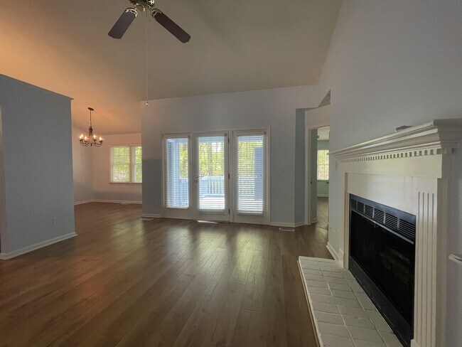 Building Photo - 137 Renwick Ct