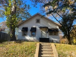 Building Photo - 1800 Magnolia Ave