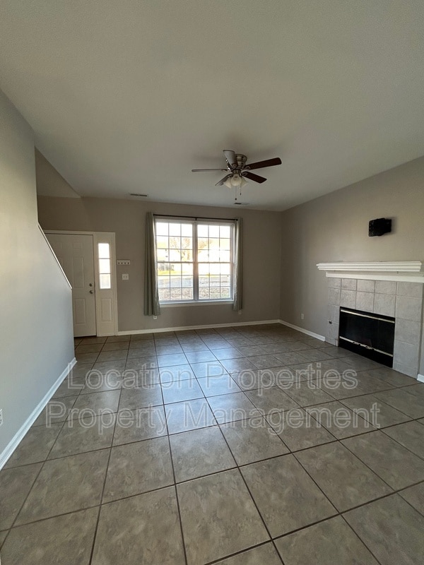 Foto del edificio - 2709 Harrison Pl