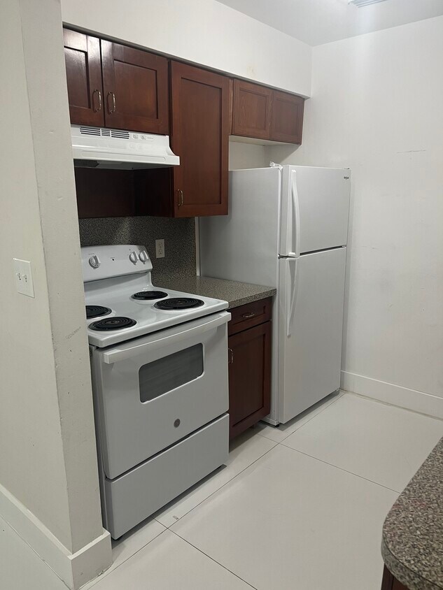 3071 NW 43rd St Unit 6, Lauderdale Lakes, FL 33309 Apartments in