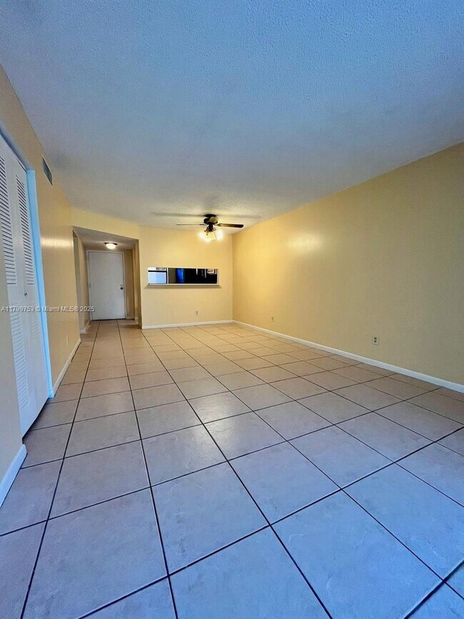 Foto del edificio - 3470 Foxcroft Rd