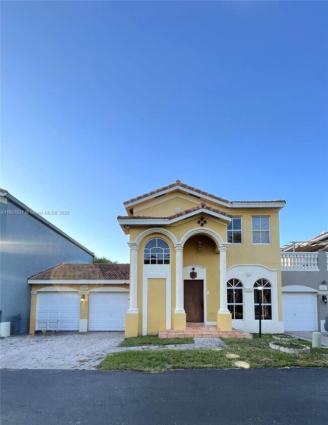 Foto principal - 10819 NW 51st Ln