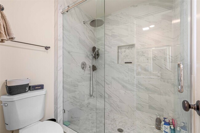 Foto del edificio - 5606 Graystone Ln