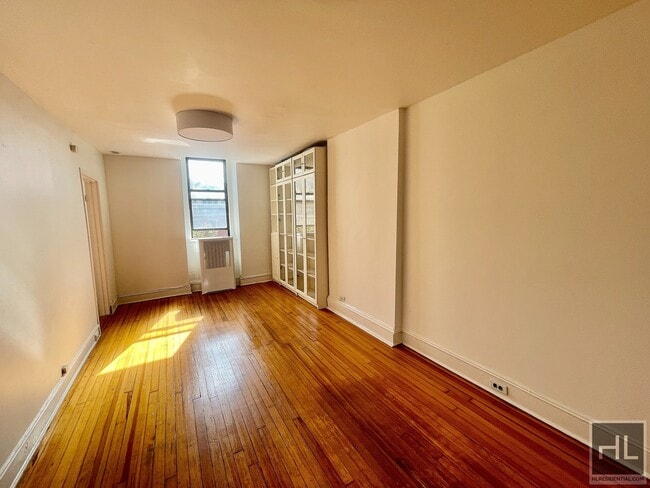 Building Photo - 181 ST MARKS AVENUE 4