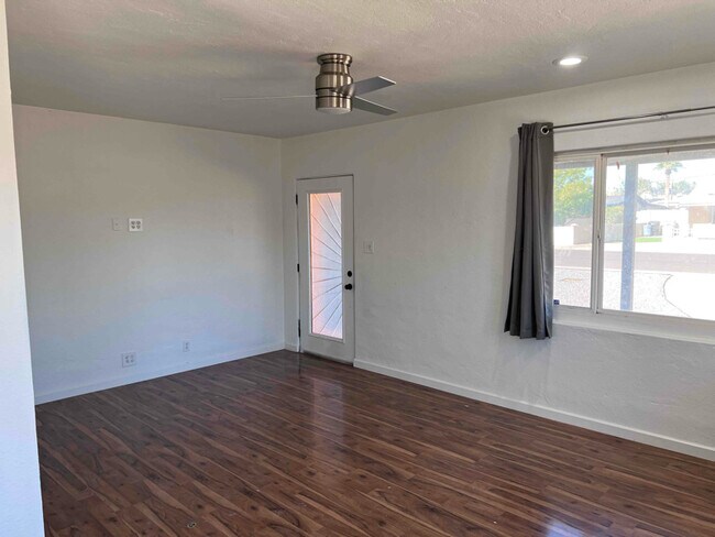 Foto del edificio - 1601 W Roma Ave