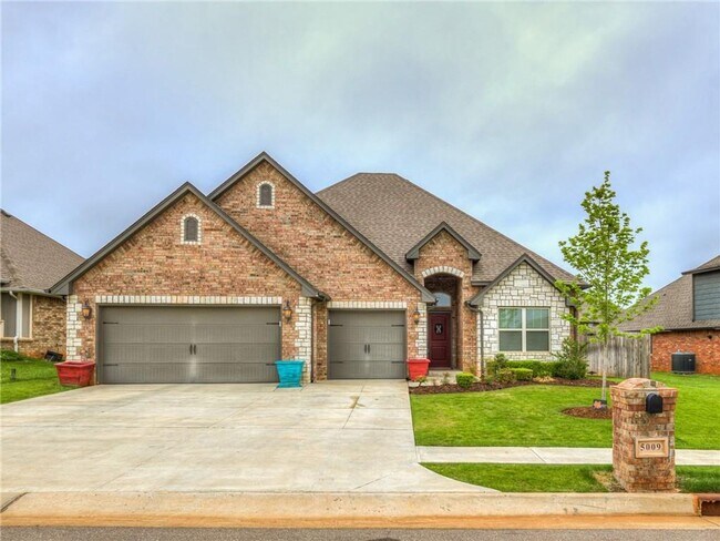 Foto del edificio - Beautiful home in Kelly Lake Estates + 4 bedrooms + 3 full bathrooms