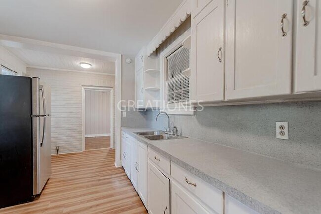 Foto del edificio - 2612 Harrison Rd