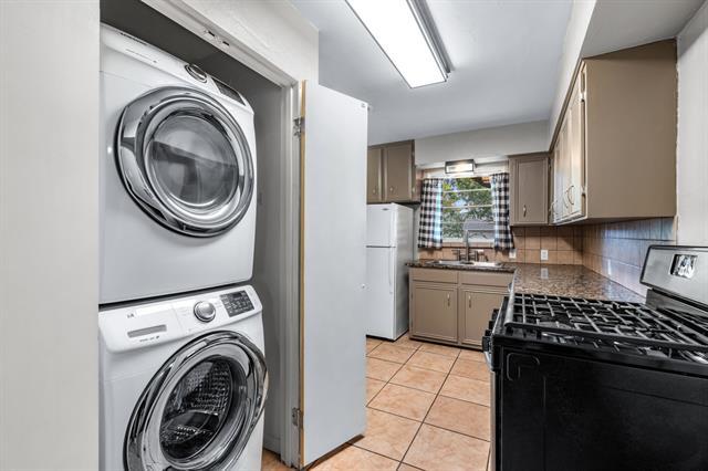 Foto del edificio - 704 Downing Dr