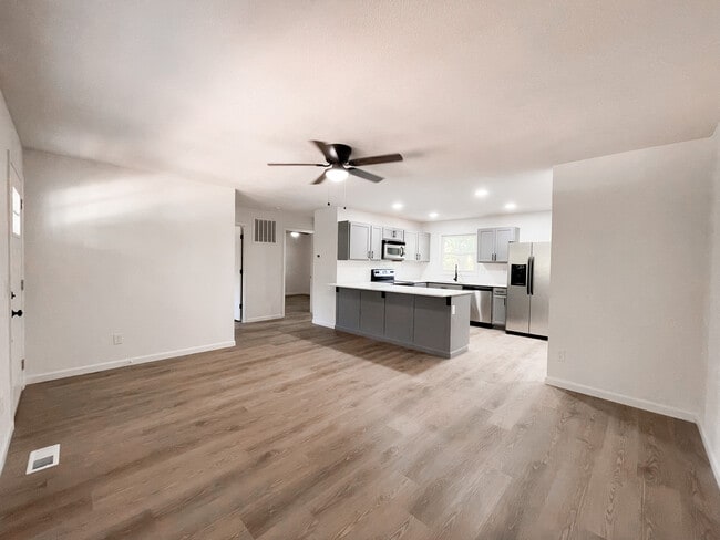 Building Photo - 21 Munster Dr