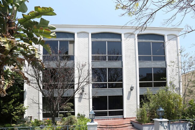 Building Photo - 340 S Elm Dr