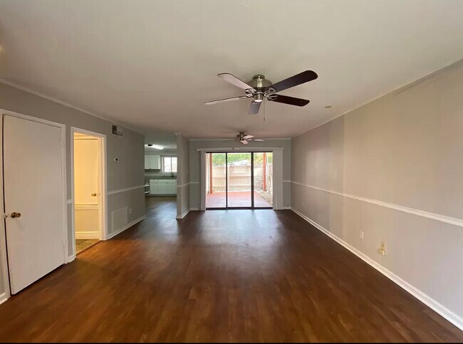 Building Photo - 1004 Windrose Dr