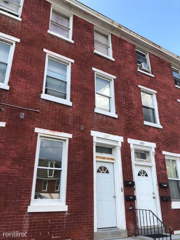 Foto principal - 219 E Broad St