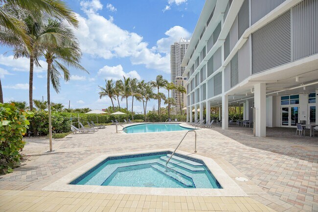Foto del edificio - 6515 Collins Ave