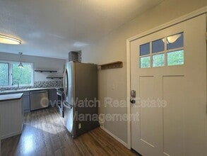 Building Photo - 6121 De Armoun Rd