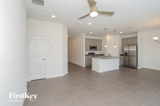 Building Photo - 303 Corbel Ln