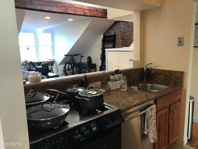 Building Photo - 2 br, 1 bath Condo - 16 Union Park 4 Unit 4