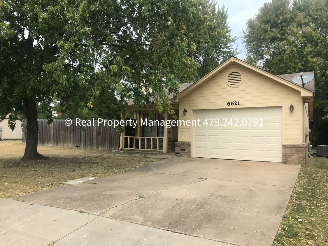Primary Photo - Coming in MARCH - 3 bed 2 bath house near ...