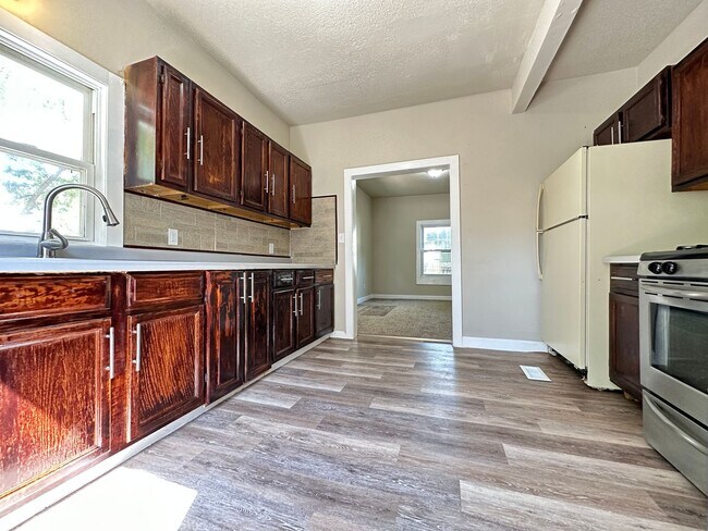 Foto del edificio - Updated 3 Bedroom 1,800 SQFT Home for Rent