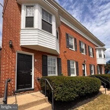Building Photo - 109 S Bentz St