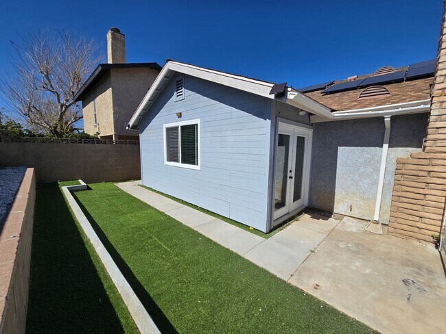 Foto del edificio - 2902 E Ave R12