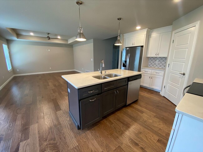 Building Photo - 5610 Bower Ln
