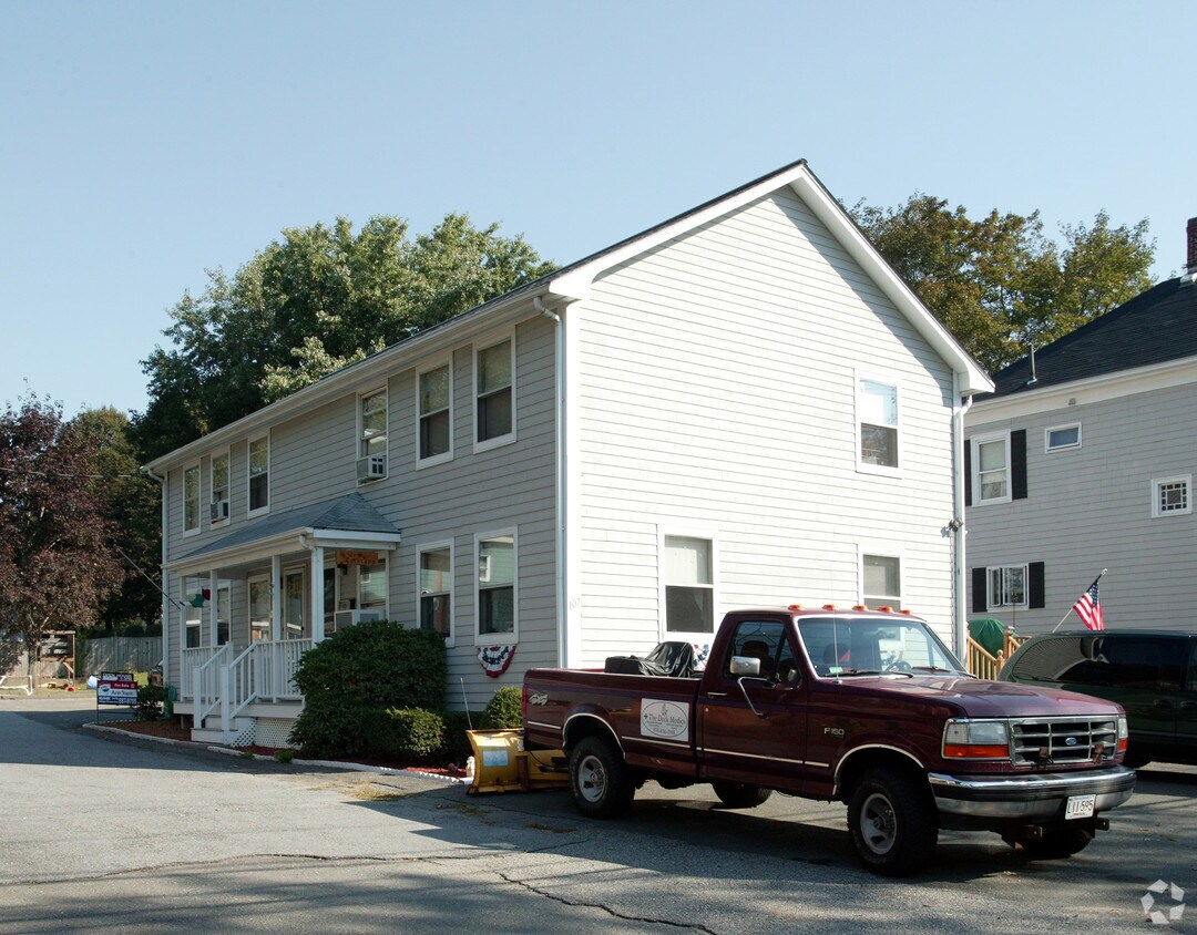 Primary Photo - 107 Holten St