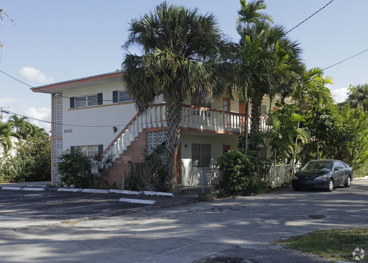 Primary Photo - 1530 NE 124th St