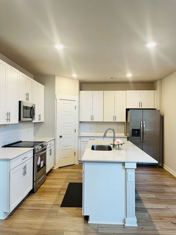 Foto del edificio - 806 Els Court