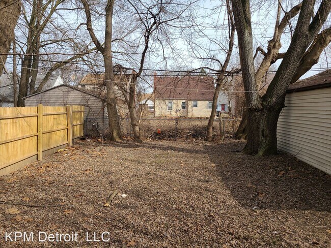 Building Photo - 3 br, 1 bath House - 7434 Clayburn st