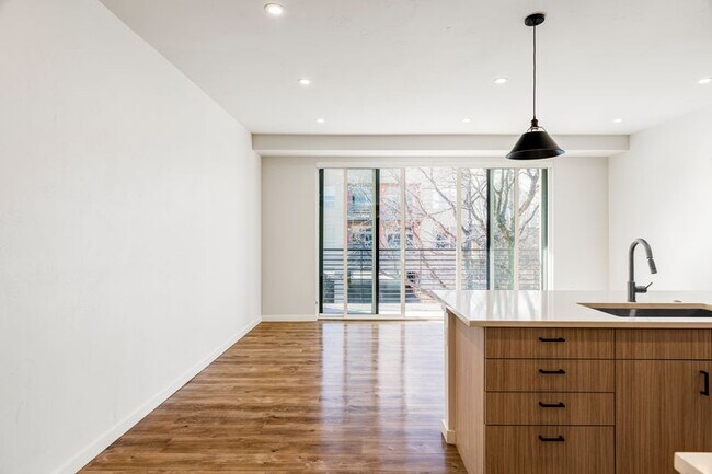 Foto del edificio - Logan Square Apartments