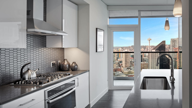 Kitchen with views of the Space Needle - Helios