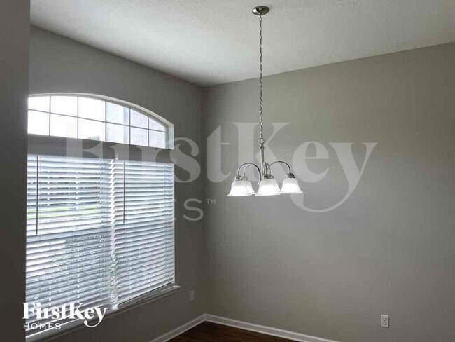 Foto del edificio - 4592 Royal Port Dr